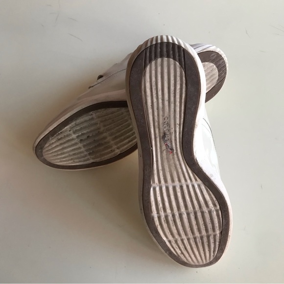 COLE HAAN GRAND EVOLUTION light grey patent leather shoes - Picture 2 of 5